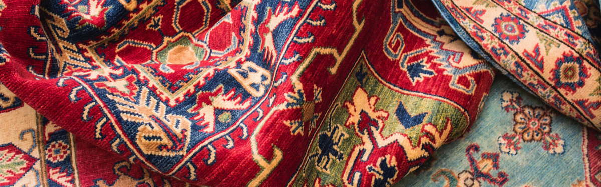 Шелковые ковры: особенности и важность химчистки